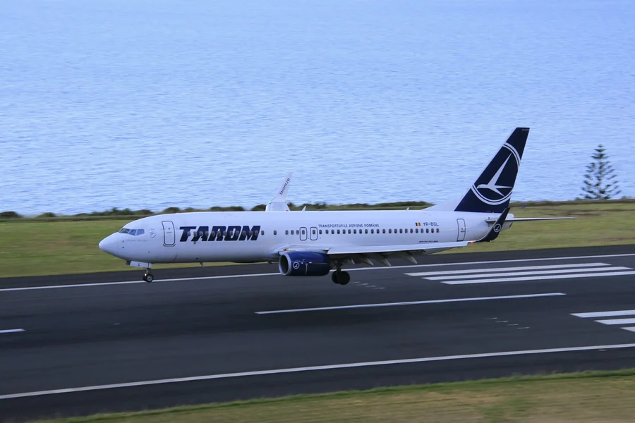 TAROM YR-BGL - Boeing 737-800NG